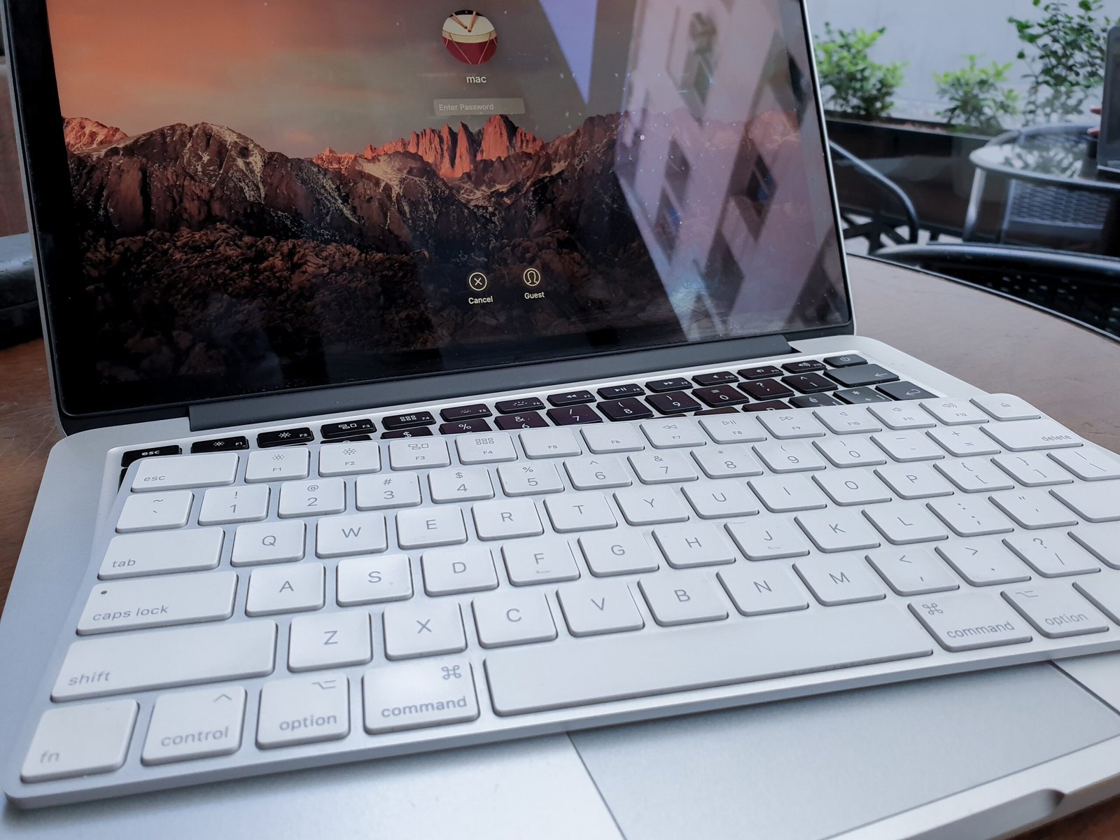 El mundo de la tecnología: reviews, instalación de software y reparación de laptops